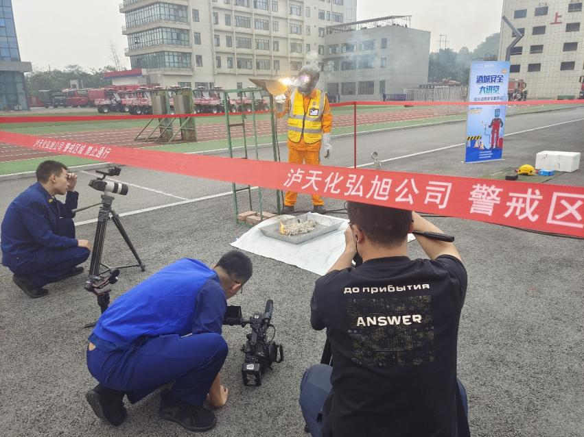 提高消防技能，筑牢生命防線 弘旭公司參加酒城安全大講堂主題活動(dòng)(圖2)