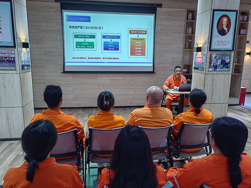弘旭公司開(kāi)展安全生產(chǎn)月專(zhuān)題培訓(xùn)(圖1)