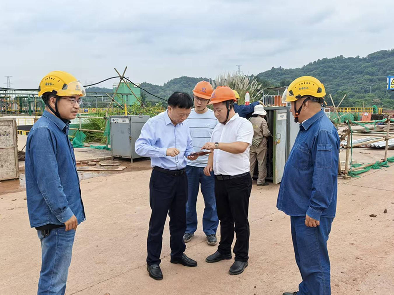 傅利才、郭春建到化工園區(qū)項(xiàng)目現(xiàn)場(chǎng)開展節(jié)前安全檢查(圖4)