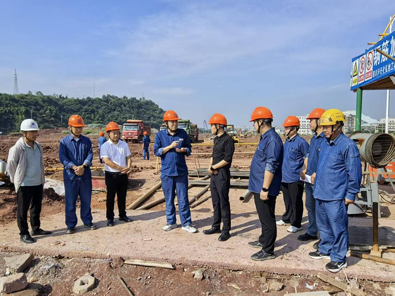 傅利才、郭春建到化工園區(qū)項(xiàng)目現(xiàn)場(chǎng)開展節(jié)前安全檢查(圖3)